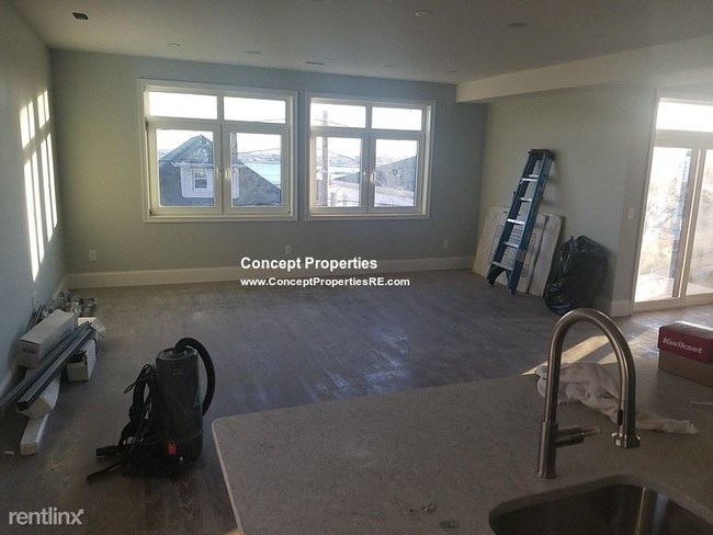 Building Photo - 2 br, 2 bath  - 115 Gladstone St # Sf