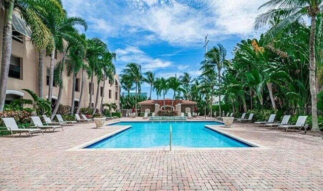 Foto del edificio - 616 Clearwater Park Rd