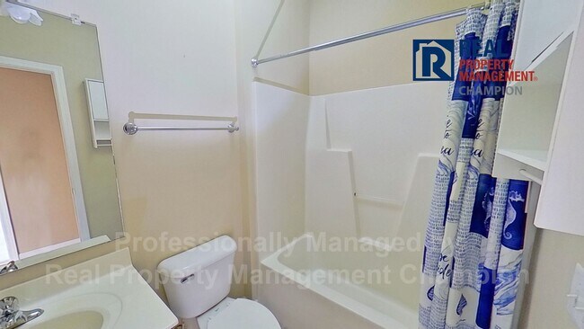 Foto del edificio - Charming Townhome with Split Floorplan