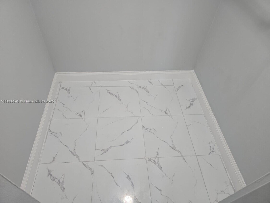 Foto del edificio - 8040 N Colony Cir
