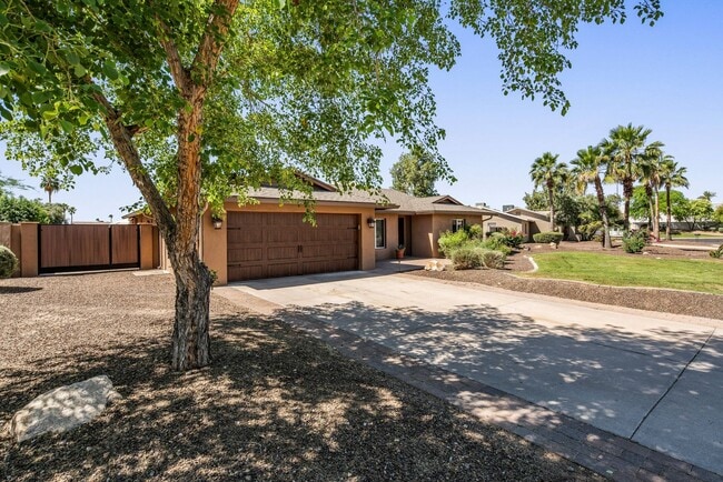 Building Photo - 4909 E Sweetwater Ave