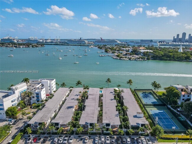 Building Photo - 1100 Venetian Way