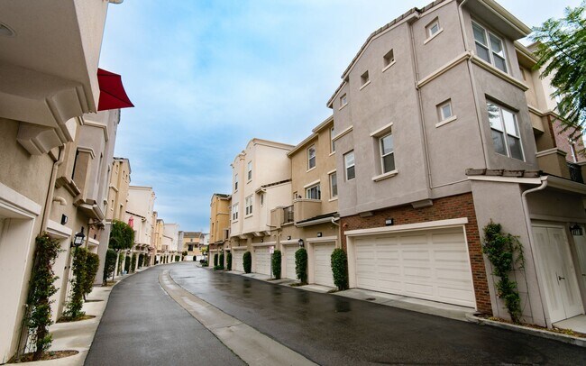 Building Photo - Condo in San Elijo!