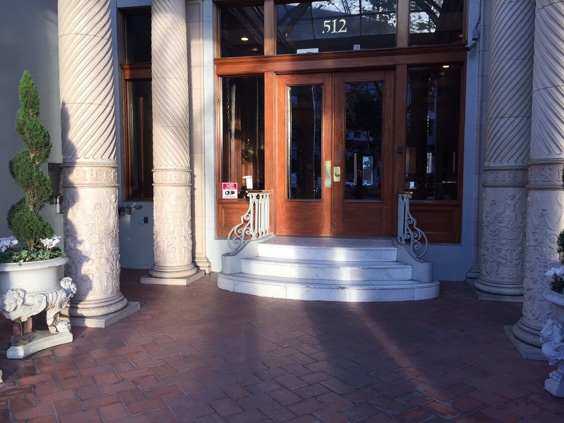 Primary Photo - 512 Van Ness Ave