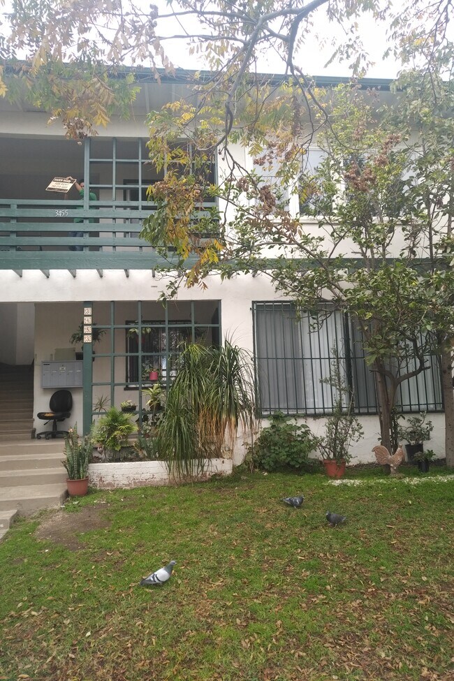 Foto del edificio - 3455 Carmona Ave