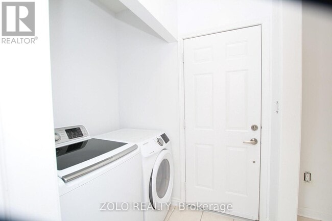Building Photo - 226 Equator Crescent