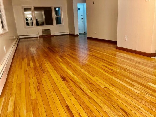 Building Photo - 3 bedroom in LITTLE NECK NY 11362