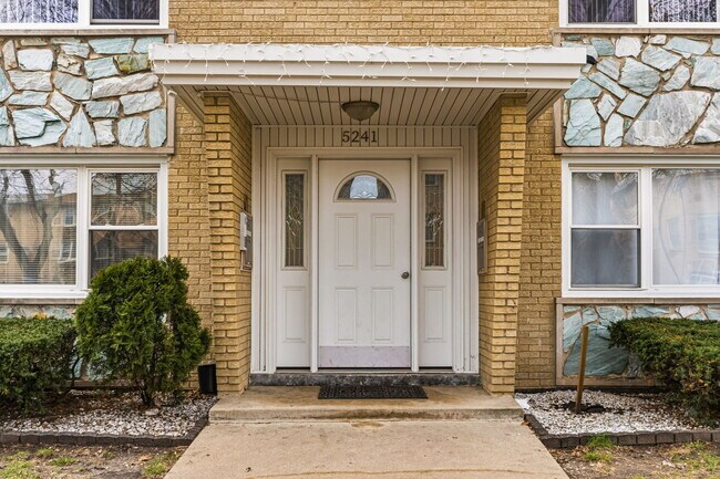 Foto del edificio - 5241 N Reserve Ave