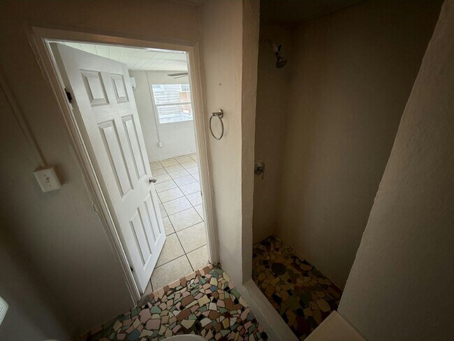 Foto del edificio - 14035 W River Rd