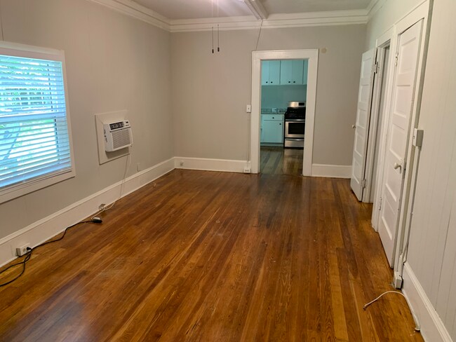 Living room - 726 E Lime St