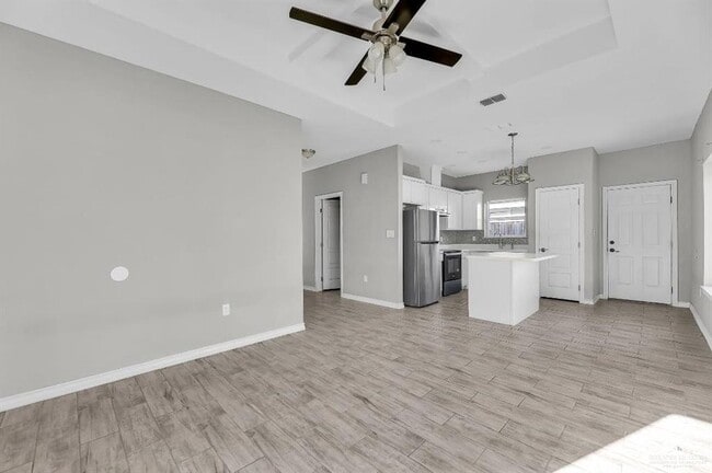 Building Photo - 2713 Primrose Ave