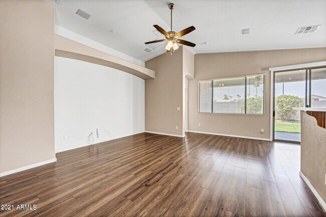 Foto del edificio - 15276 W Windward Ave