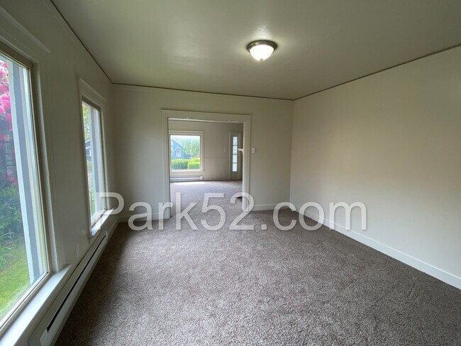 Foto del edificio - Beautiful 4 Bedroom in North Tacoma!