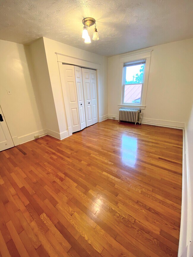 2nd Bedroom - 21 N Braddock St
