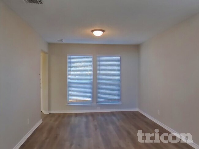 Building Photo - 305 Meandering Way