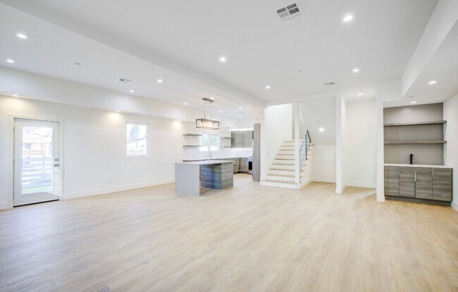 Building Photo - 5639 Riverton Ave