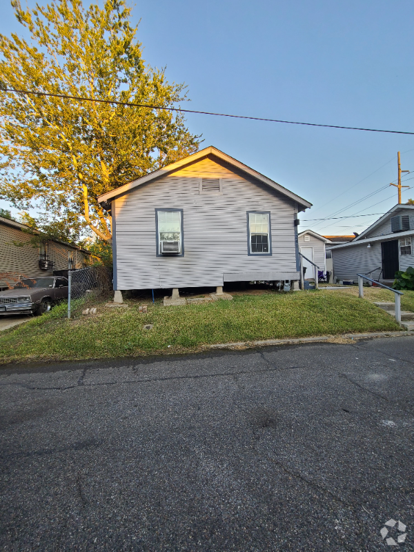 Building Photo - 1241 S 18th St