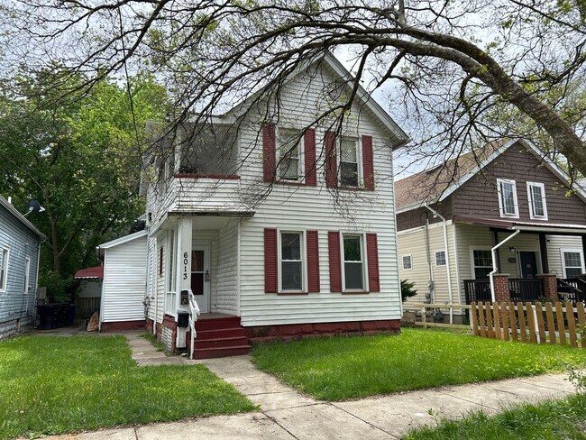 Foto del edificio - 6011 Pear Ave