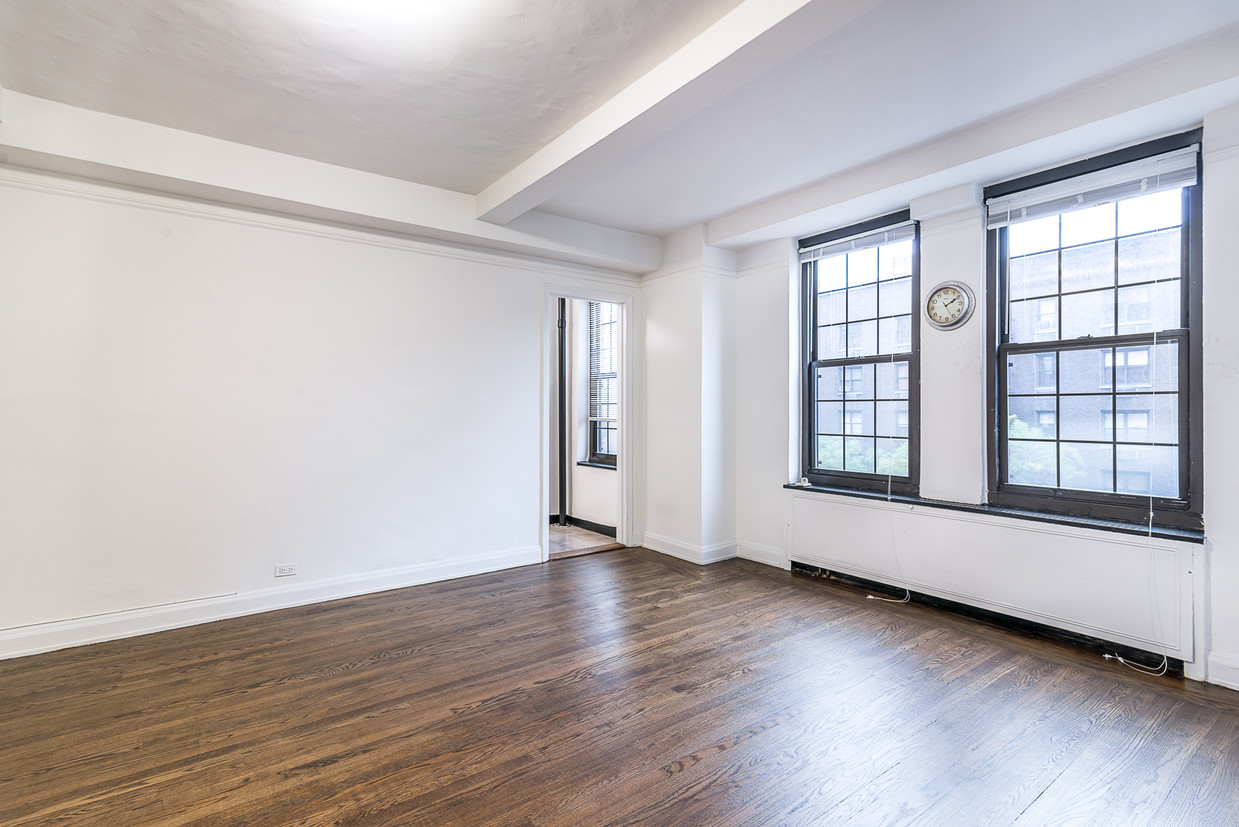 Building Photo - 415 W 23rd St