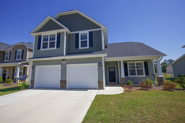 Foto del edificio - "Spacious 4-Bedroom Gem with 3 Full Baths - 2344 Sq Ft of Comfort on Stackhouse Drive!"