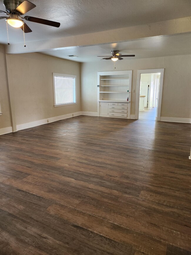 Foto del edificio - 12858 S McCall Ave