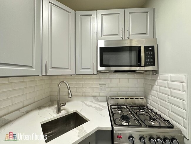 Building Photo - 501 W Belmont Ave