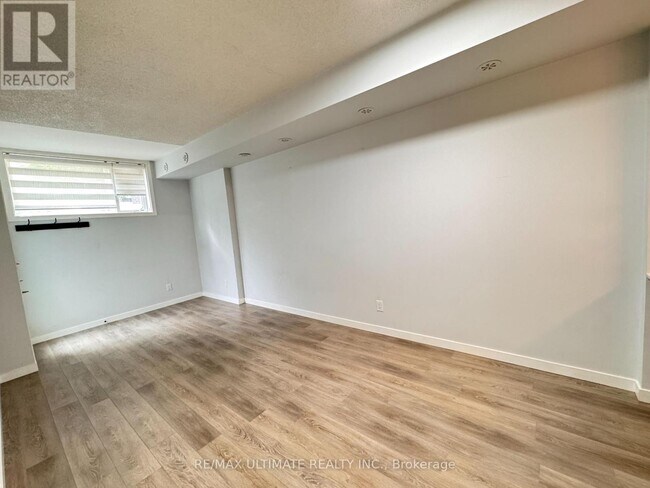 Photo du bâtiment - 1135 Cooke Blvd.