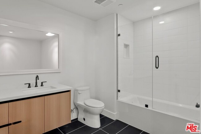 Foto del edificio - 5813 Lexington Ave