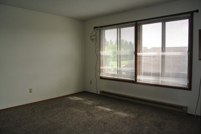 Building Photo - House- NW