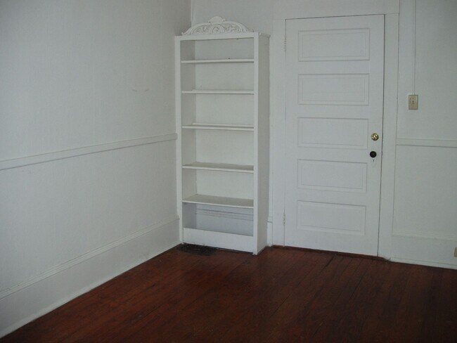 Building Photo - 408 E. Rosemary Street