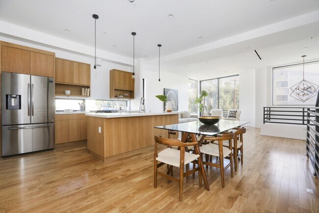 Foto del edificio - 1411 Roca Ln