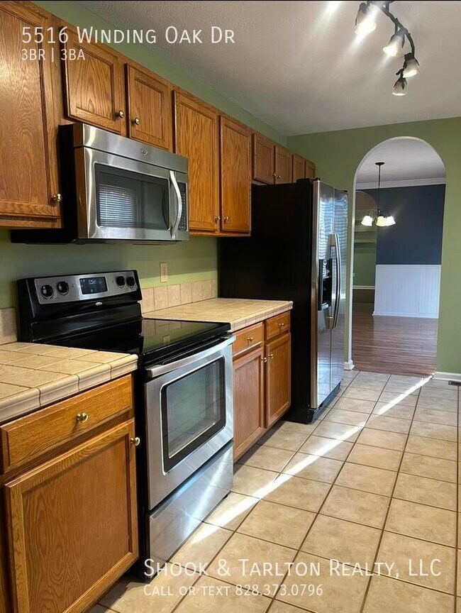 Foto del edificio - 5516 Winding Oak Dr