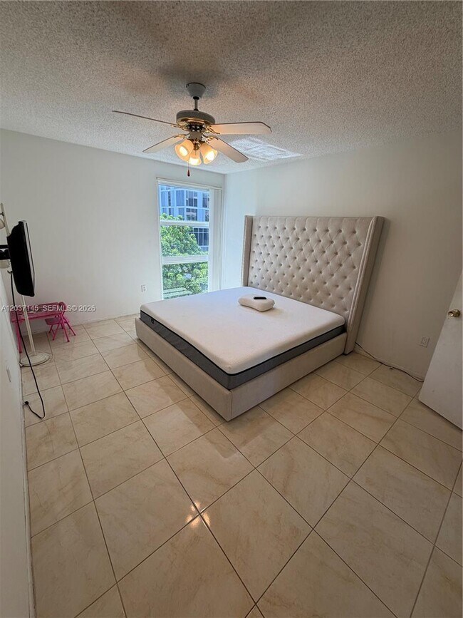 Foto del edificio - 17620 Atlantic Blvd