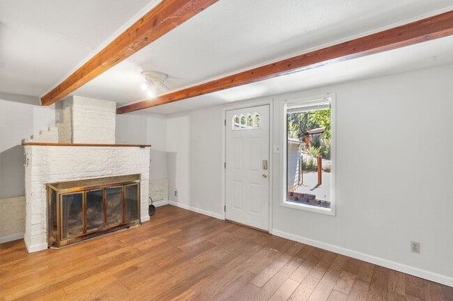 Foto del edificio - 135 S Path