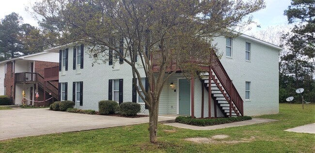 Building Photo - 1544 Hamilton Drive