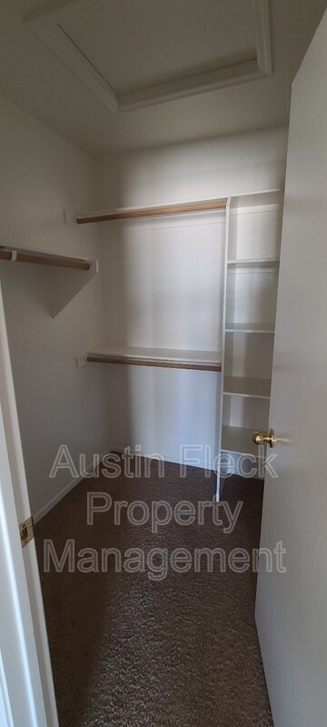 Foto del edificio - 2124 W Agrarian Hills Dr