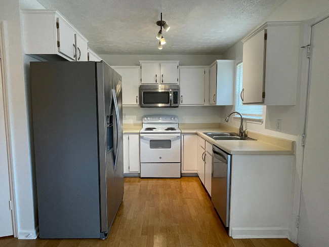 Building Photo - 114 Waterview Dr