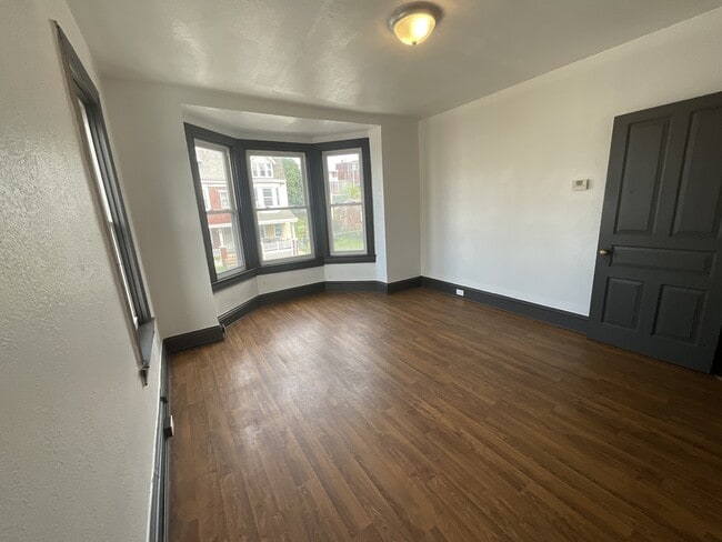 Building Photo - 840 W College Ave