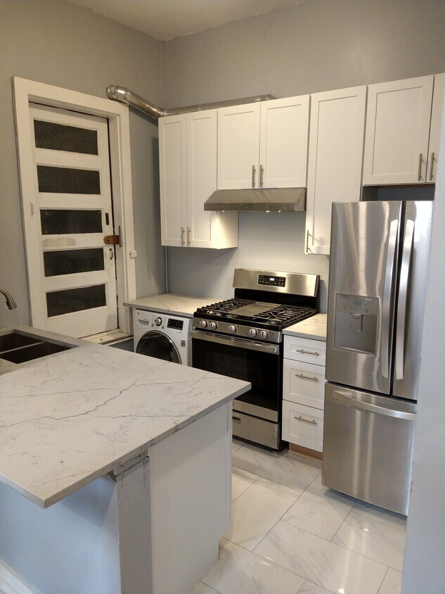 Foto principal - 560 W Fullerton Pky