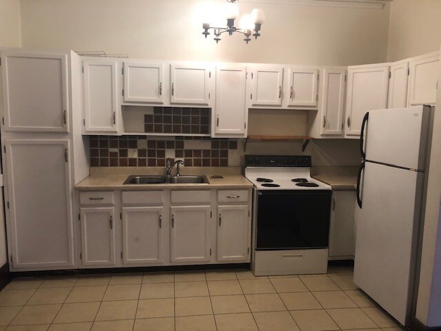kitchenette - 9848 S Winchester Ave