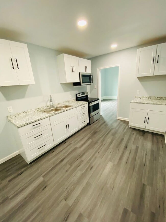 Building Photo - Spacious 2 Bedroom Home for Rent