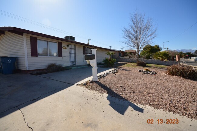 Building Photo - 5617 Evergreen Ave