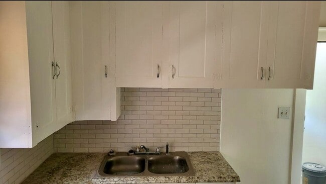 Building Photo - 2269 Clairmount St
