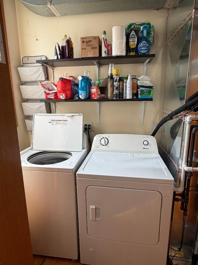 Foto del edificio - 2131 W Wellington Ave