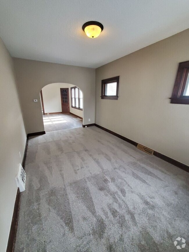 Building Photo - 736 S 36th St