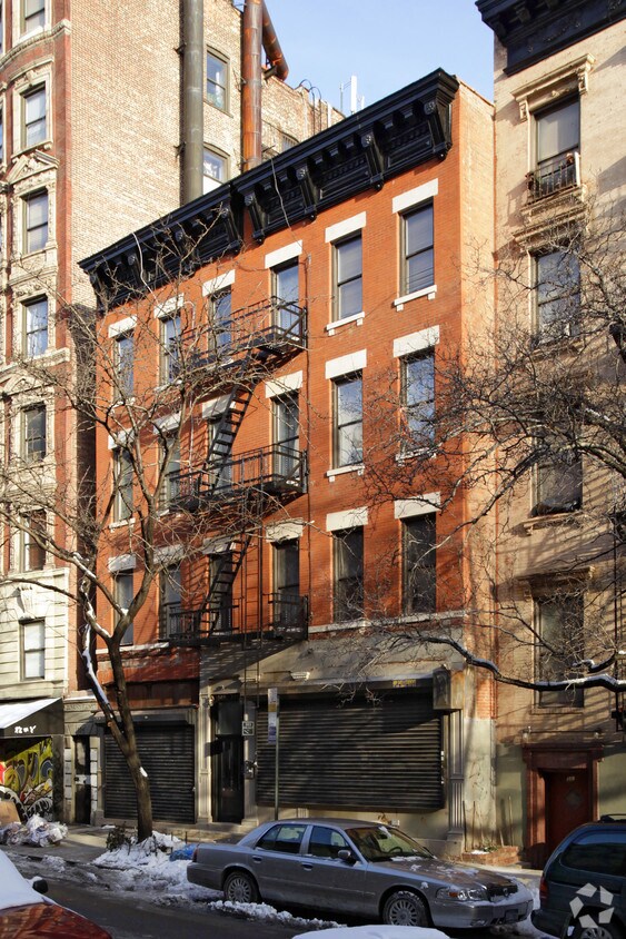 Building Photo - 303 E 6th St