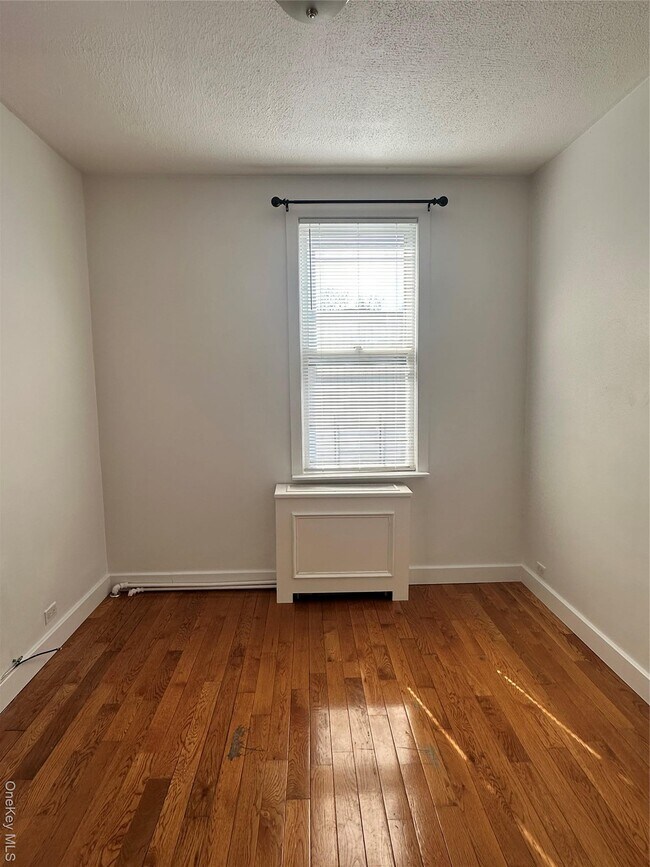 Foto del edificio - 60-34 56th Rd