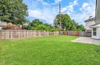 Building Photo - 3827 Flatwood Dr
