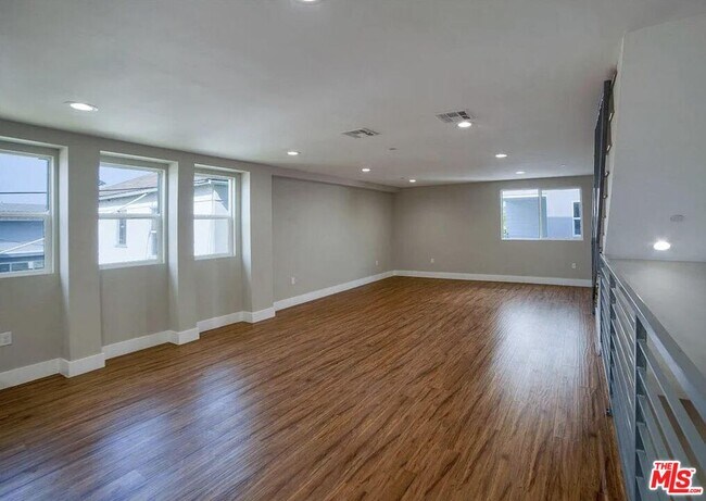 Foto del edificio - 2303 Hauser Blvd