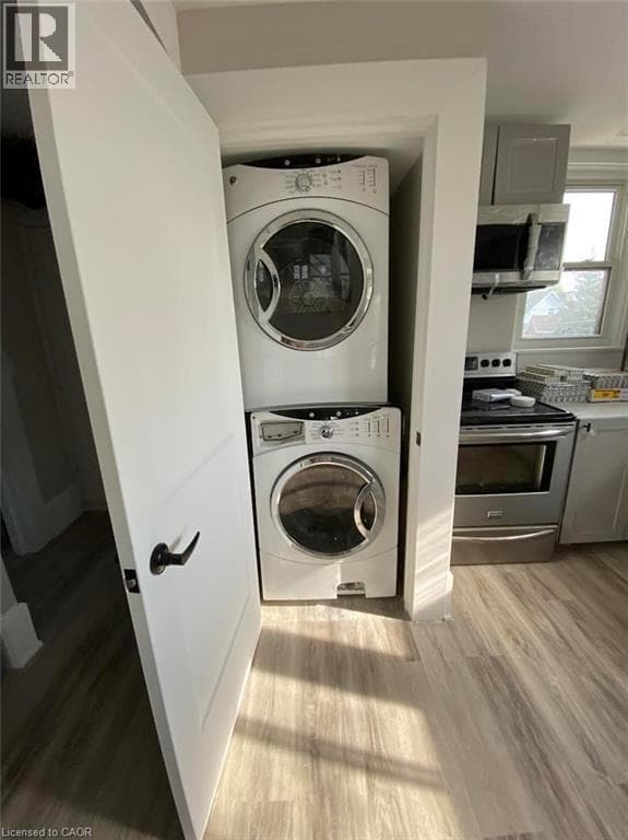 Building Photo - 193 Balmoral Ave N